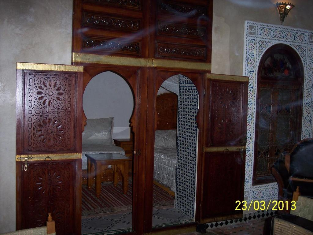 Riad Benchekroun مكناز المظهر الخارجي الصورة